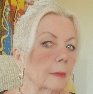 Meet your Posher, Helen